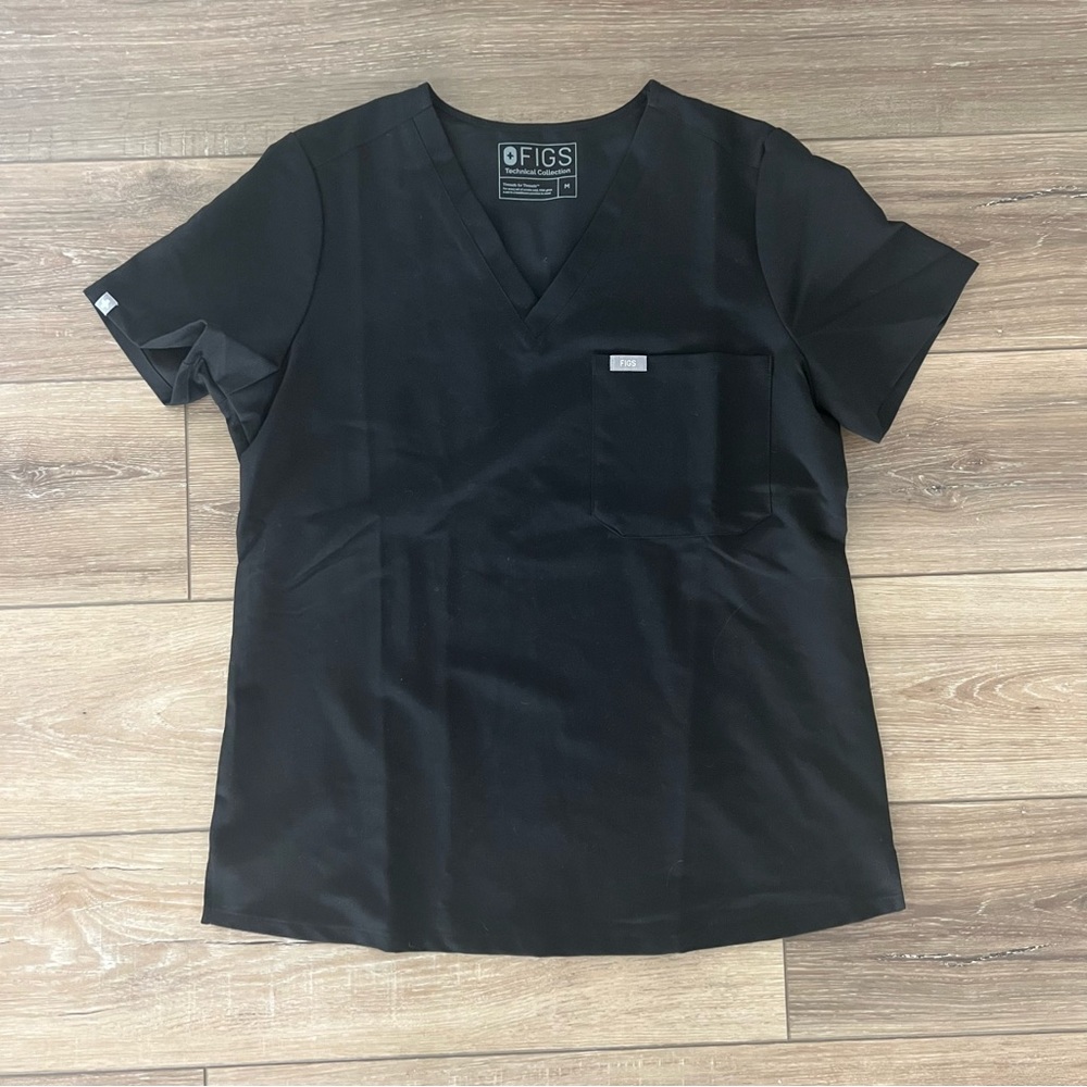 Figs Women's Catarina One Pocket Scrub Top Black FW1000 Medium